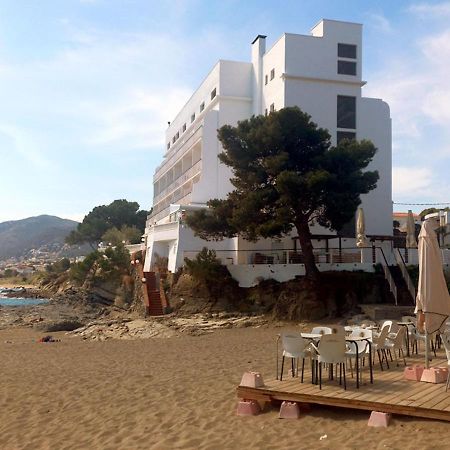 Llança 2-Bedroom Brand New Apartment Steps From The Beach מראה חיצוני תמונה