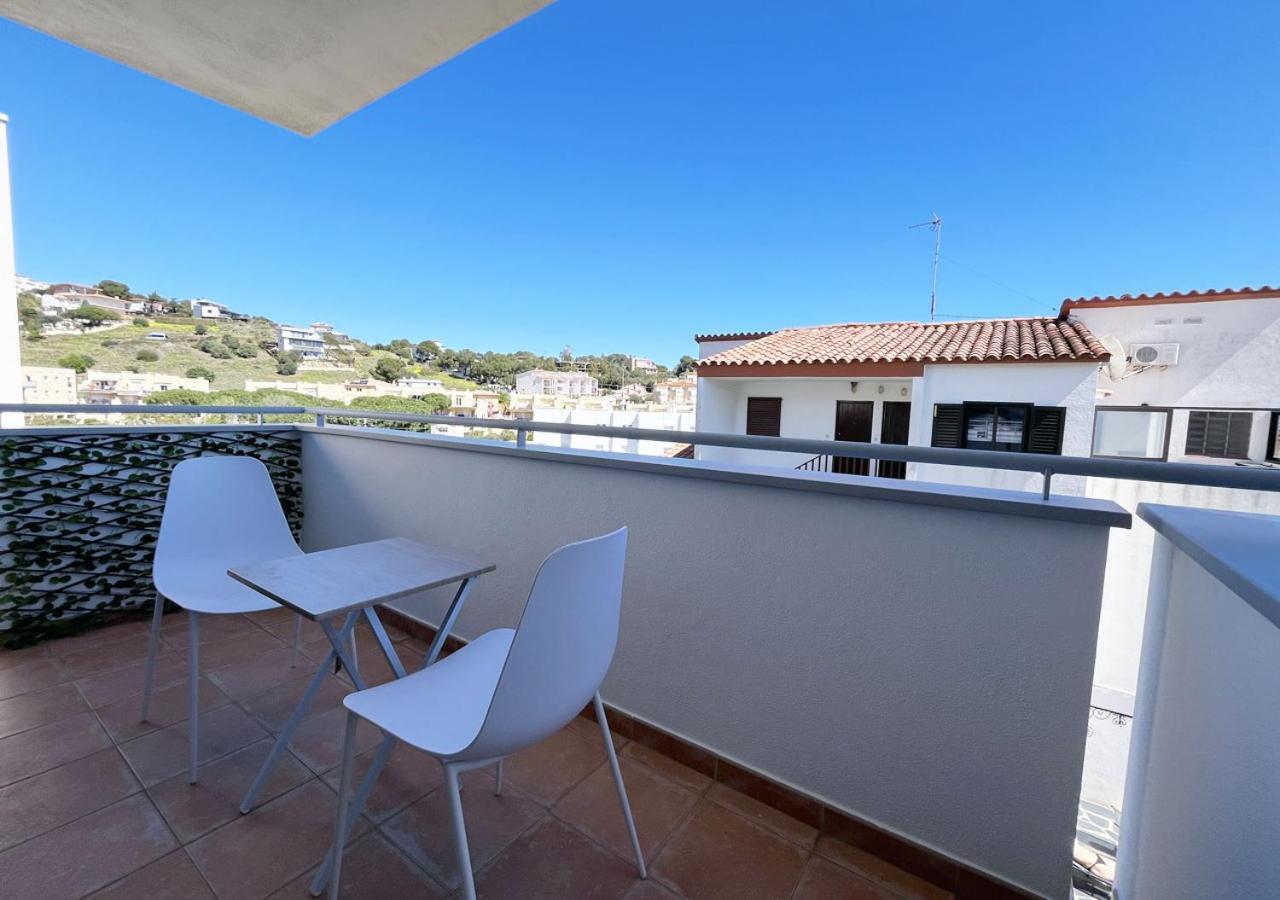 Llança 2-Bedroom Brand New Apartment Steps From The Beach מראה חיצוני תמונה